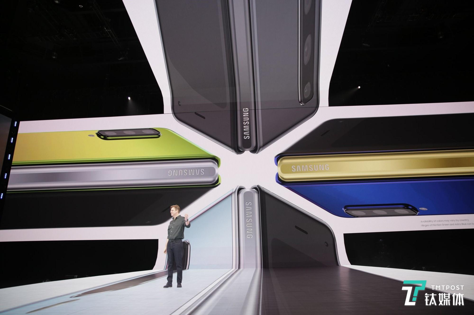 三星Galaxy Fold：折好这台 7 寸机，揣进口袋不占地