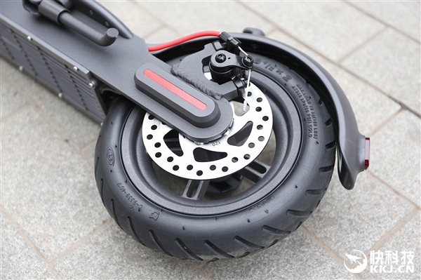 折叠只需3秒!小米米家电动滑板车Pro图赏