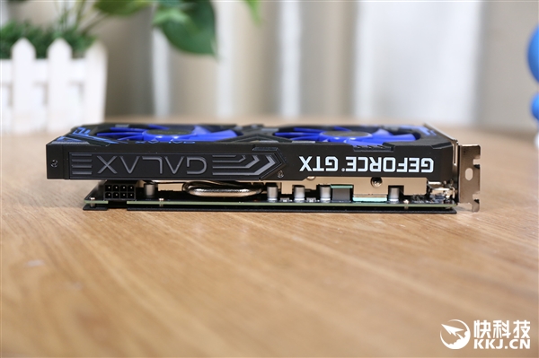影驰GTX 1660 Ti大将显卡拆解图赏：蓝色风扇夺目