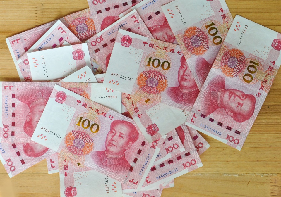 银行可以破产且最高只赔50万,现金放家里又不安全,该
