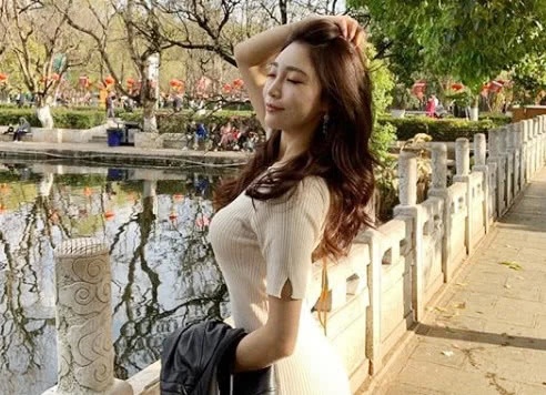 韩国28岁女白领爱健身,给人娴静脱俗的感觉,称运动能
