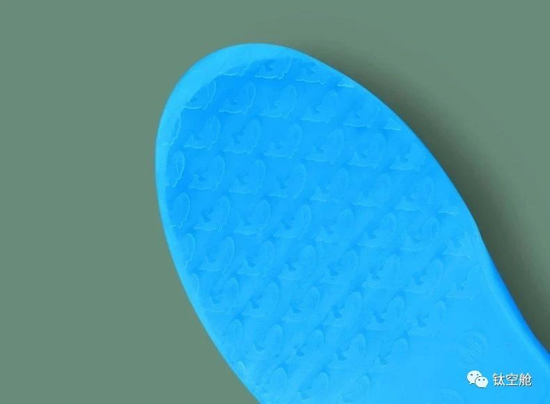 纳米科技面料雨伞，滴水不粘，收伞即可放入包内！防99%紫外线｜钛空舱