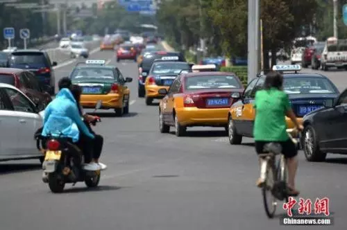 未成年人能否独自坐网约车？30多万人投票，网友吵翻了