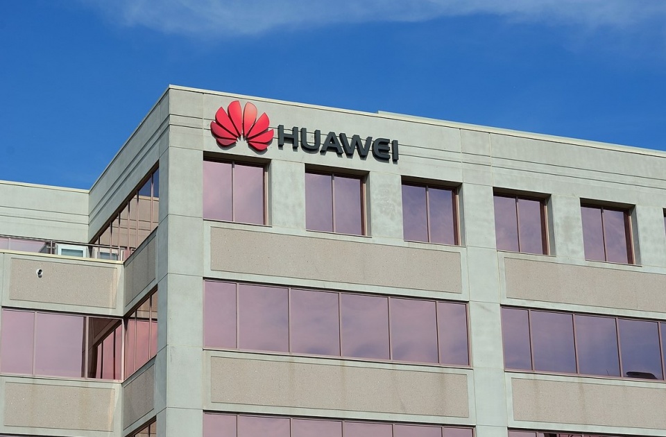 支持华为,美欧出手阻碍欧洲这国经济增长,中国