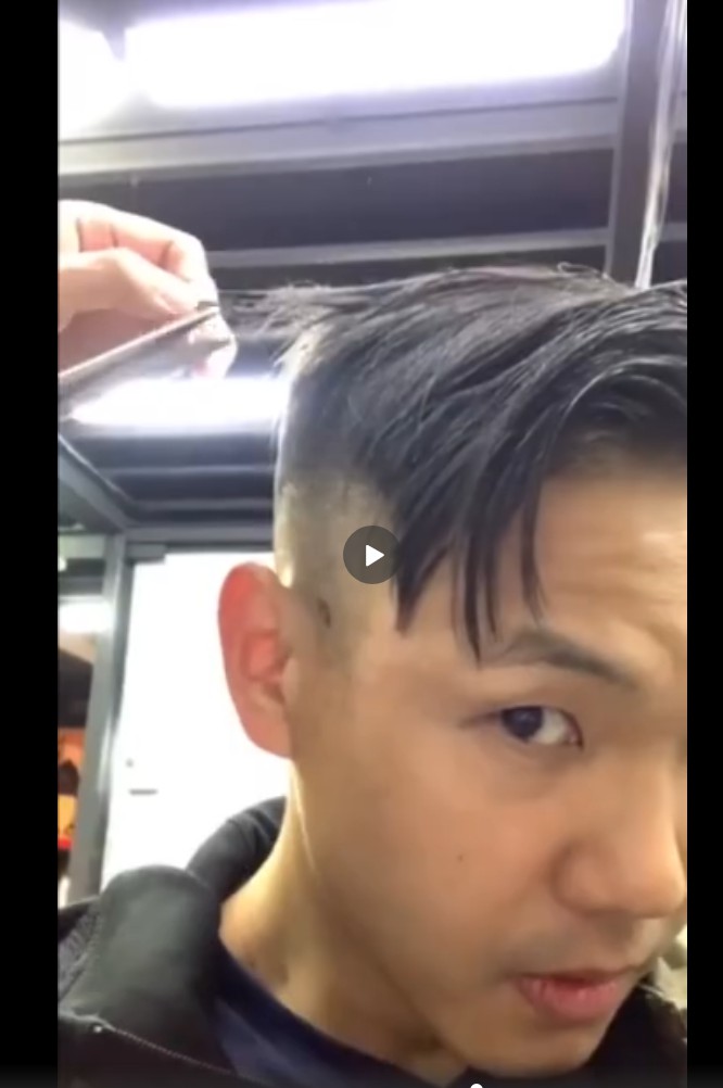 周杰伦不出专辑却在给黑人理发，一刀下去黑人一脸懵逼！