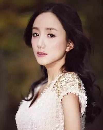 点个痣都上热搜，她不愧是黄轩唯一承认的女友