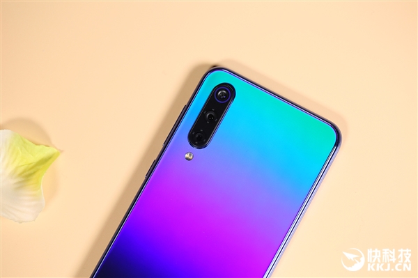 小米9 SE全息幻彩蓝图赏：美轮美奂