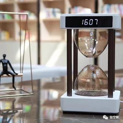 颠覆牛顿定律，水滴脱离地心引力逆流而上， 这台时光沙漏净化器逆了天了｜智慧星球