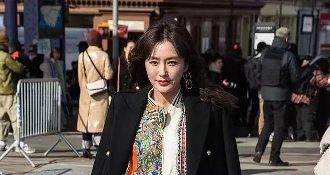 见过削下颌角的，像黄圣依这样把下颌角变方的还是第一次见！