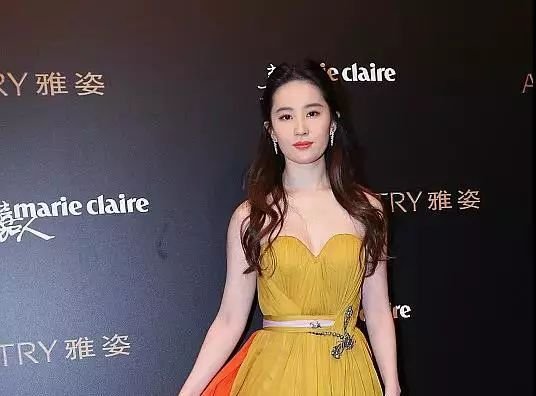 见过削下颌角的，像黄圣依这样把下颌角变方的还是第一次见！