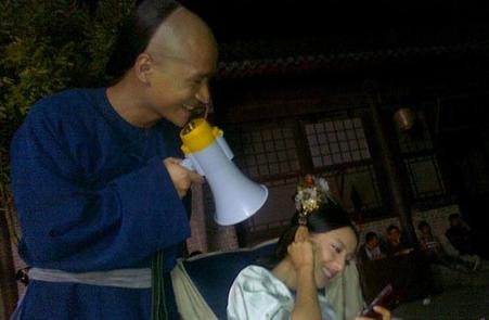 《宫》私藏花絮照:杨幂发际线8年前就贼高,何晟铭颜值校草级!