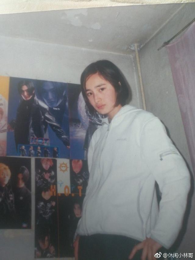 《宫》私藏花絮照:杨幂发际线8年前就贼高,何晟铭颜值校草级!