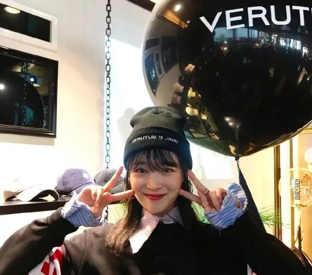 冬天穿搭没亮点?时尚潮人用一顶毛线帽就解决了!