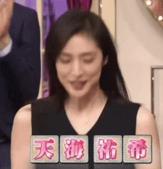 各种强大独立的角色和言论为她巩固了自信女leader的形象.