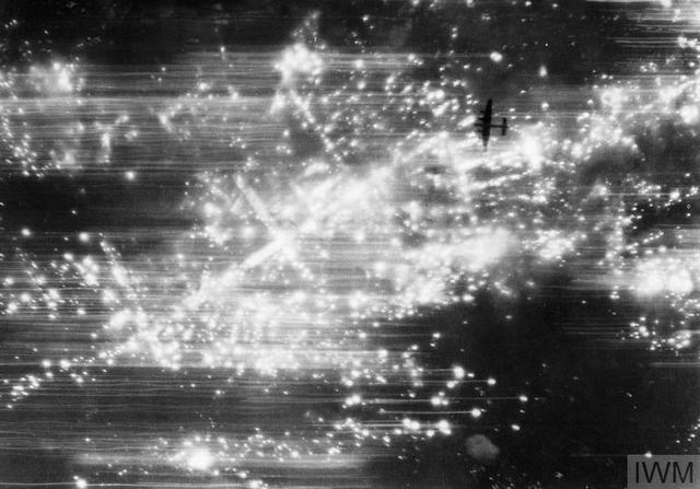 为了胜利!二战英军轰炸机新战术为何会获得毁誉参半的评价