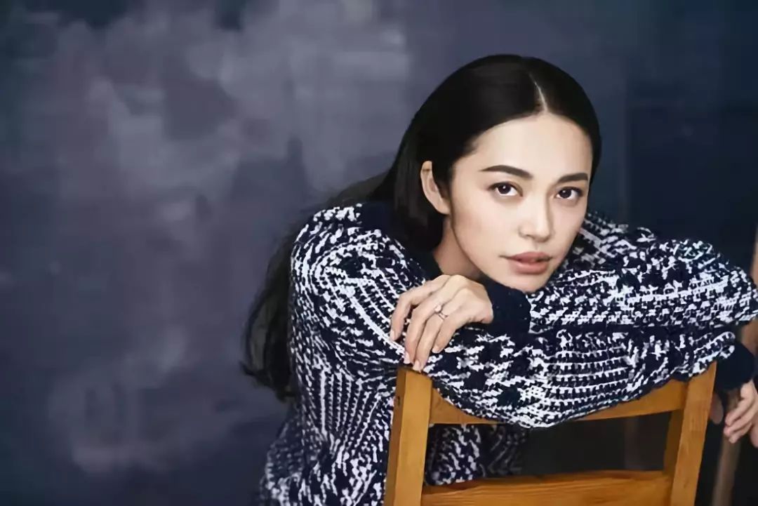 姚晨“出山”，《都挺好》刷屏：经历多少“崩溃”，才有成年人的底气？