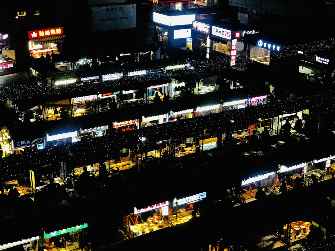 乱逛 我本打算只揣20块去新城市夜市，结果……