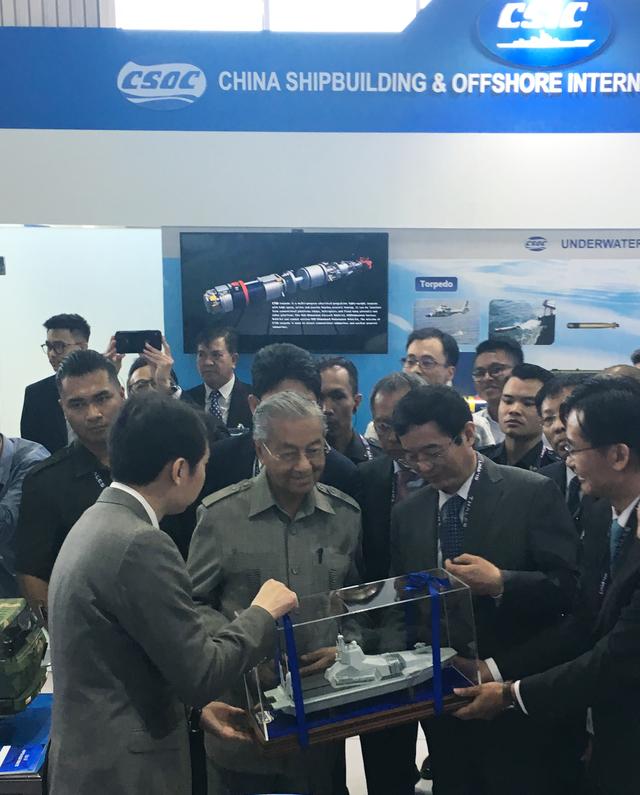 在兰卡威航展,三次偶遇马哈蒂尔