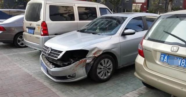 车被撞找不到肇事者，先报警还是先报保险？