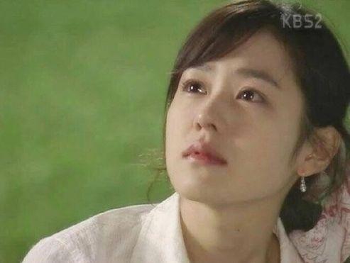 打败全智贤,撩倒宋慧乔前男友,37岁被小6岁奶狗“恋”上