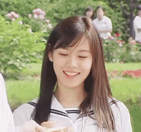 打败全智贤,撩倒宋慧乔前男友,37岁被小6岁奶狗“恋”上