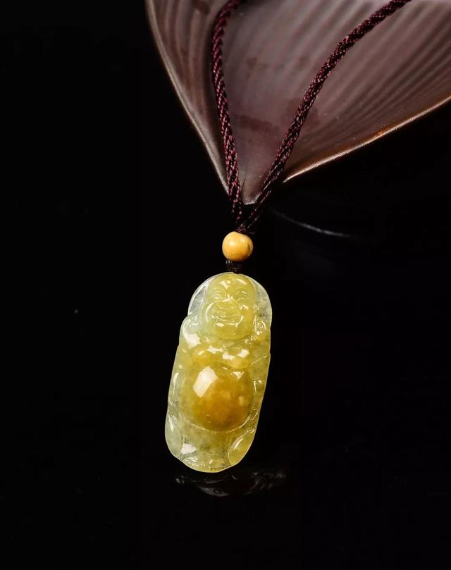 你认得出黄翡和黄龙玉吗?这两种玉石,哪种比较好?