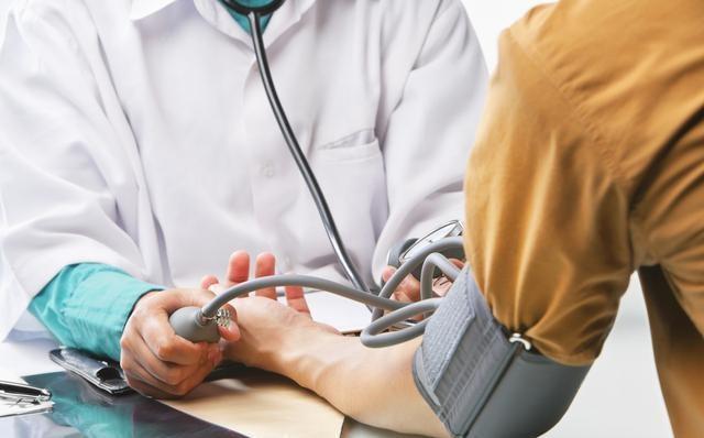 高血压总是降不下来？医师给出4个原因，助你有用控血压