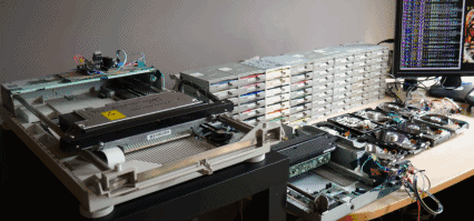 还有人记得软盘吗?老外用这玩意儿弹摇滚乐