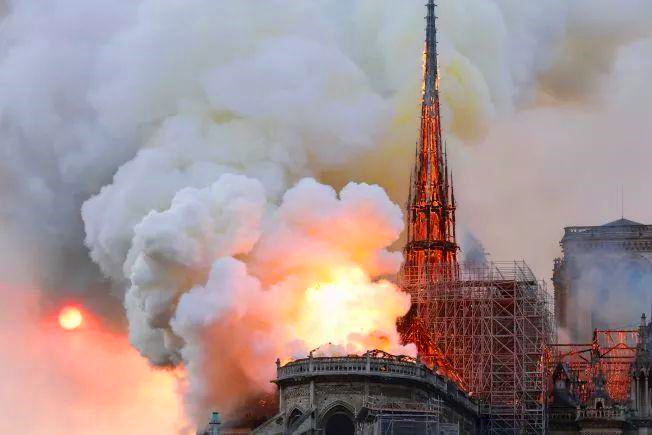 巴黎圣母院大火，心痛的还有手表界