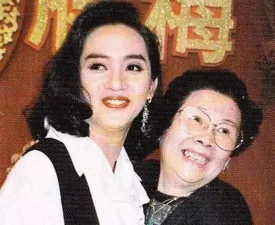 95岁梅艳芳妈妈拄拐大哭,去世16年死因公开!刘德华无言以对!