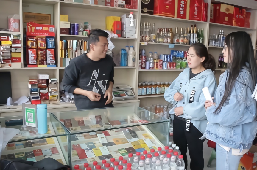 妹妹不会做乘法题,没想却来套路超市老板,太有趣了