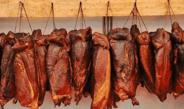 中国人在加拿大晒腊肉被邻居举报,网友支招让人笑疼肚子