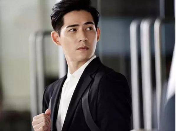 周渝民越老越丑,原因是因为颧骨外扩+嘴唇变薄?