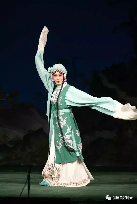 梅韵俊风 “吴氏青衣”神清骨俊 —— 记艺术大家吴汝俊的人生之梦