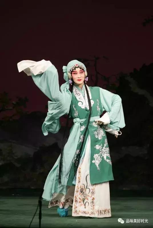 梅韵俊风 “吴氏青衣”神清骨俊 —— 记艺术大家吴汝俊的人生之梦