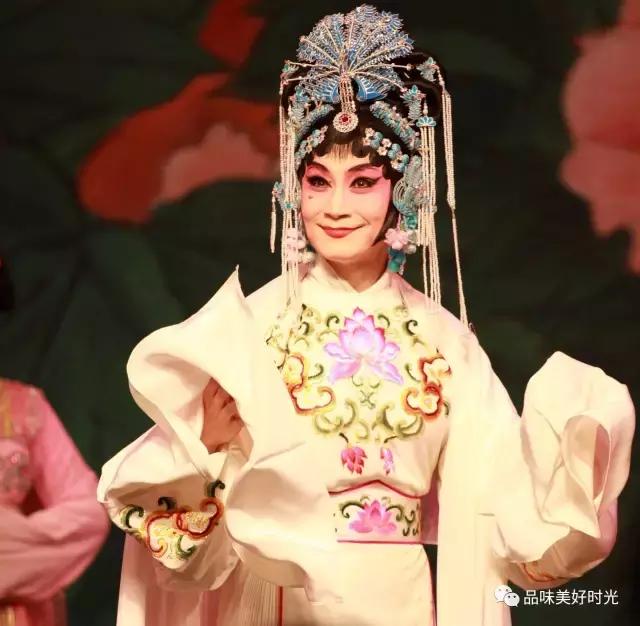 梅韵俊风 “吴氏青衣”神清骨俊 —— 记艺术大家吴汝俊的人生之梦
