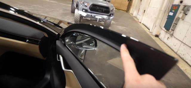 有人把特斯拉改成了防弹车！