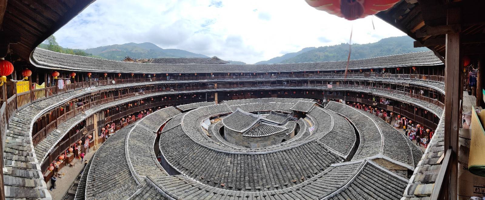 来福建旅游必去的土楼景区，堪称经典！