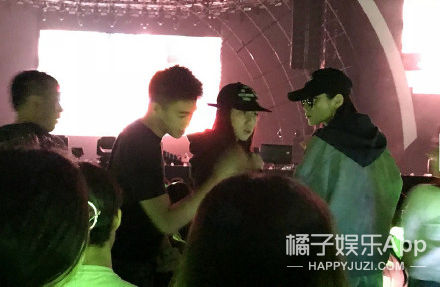 真求婚了？求个婚阵仗都这么大，婚礼当天还了得？