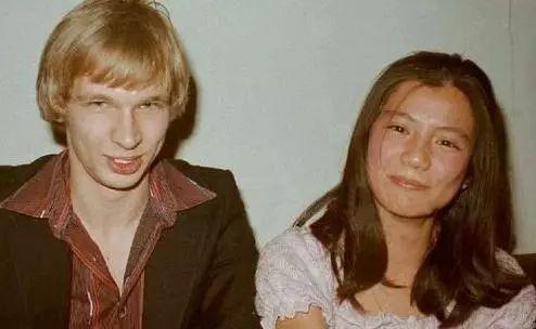 翁美玲去世34周年！黄日华送上鲜花，初恋男友写寄语，未见汤镇业