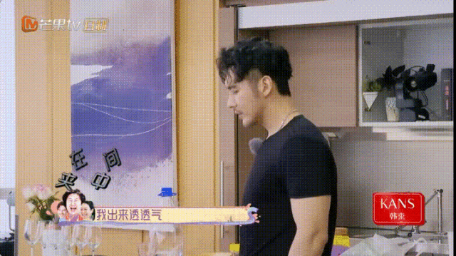以前的恩爱和体贴都是装的？