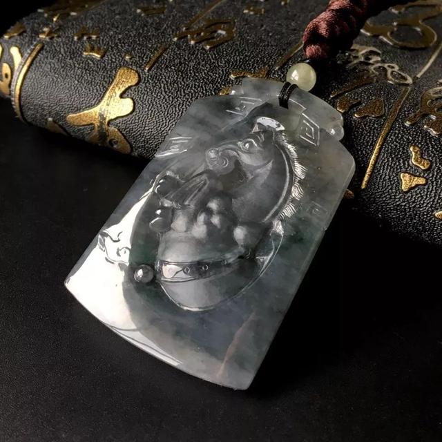 乌鸡种翡翠手镯