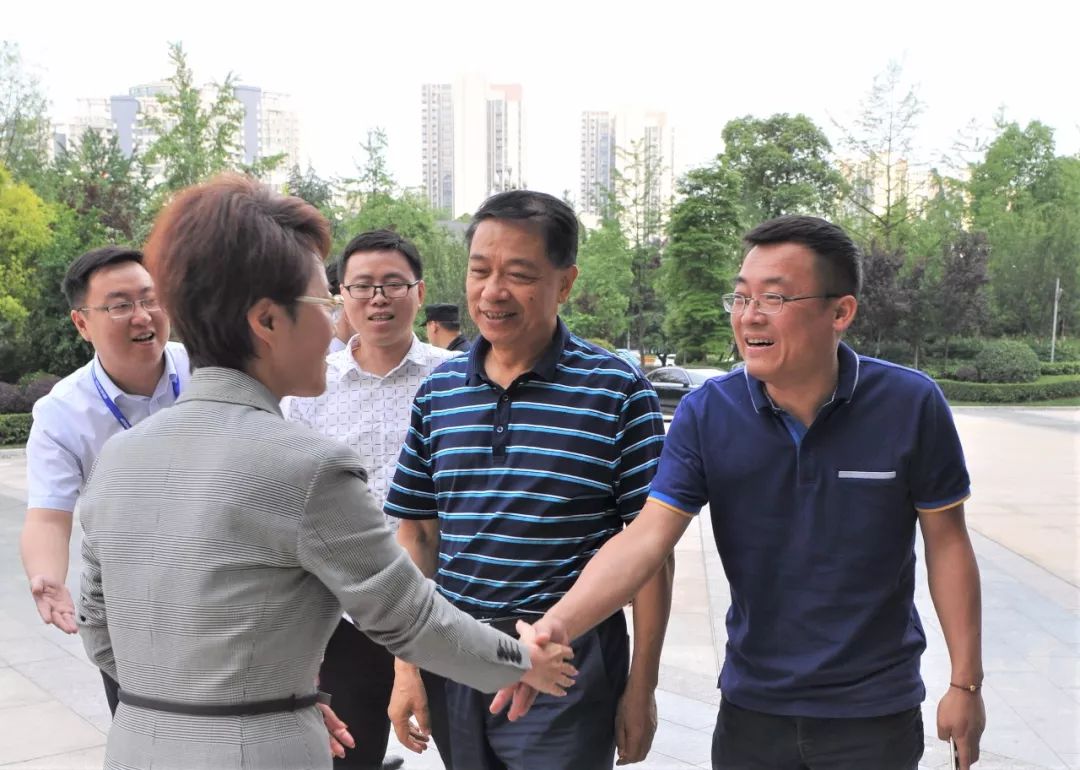 秘书长王镇,联席会长,香港天宇集团董事长刘国彬,联席会长,四川川联