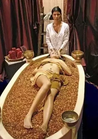用蜜蜡按摩之后，等于排毒养颜？！
