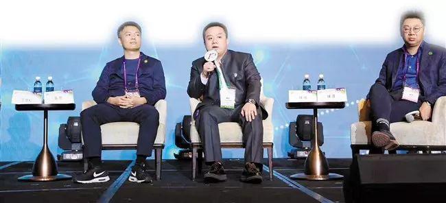 曾受邀进中南海开会,小学赚取人生第一桶金!年纪轻轻早已战功赫赫