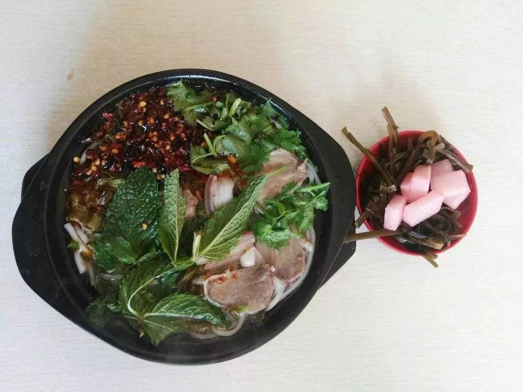 毕节 毕节每个县区都有自己特色的美食小吃,比如织金荞凉粉,砂锅羊肉