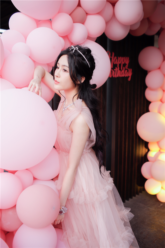 汤晶媚甜美温柔.jpg