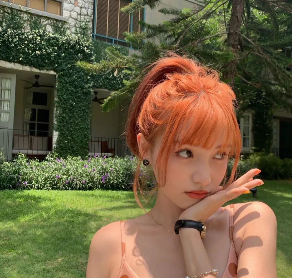 她们竟不输网红，一个嫩成翻版lisa ，一个秒变寡姐！