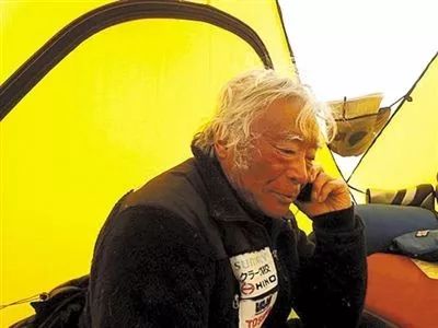 保登顶不保活命！花40万排队打卡的珠峰产业链，是怎么害死11人的？