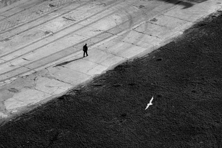 孤独不只有悲伤,波兰摄影师分享的"孤独摄影"